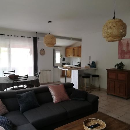 Superbe Appartement De 90M2 A Uzes Super Equipe Avec Garage Et Grand Parking Privatif Exterior photo
