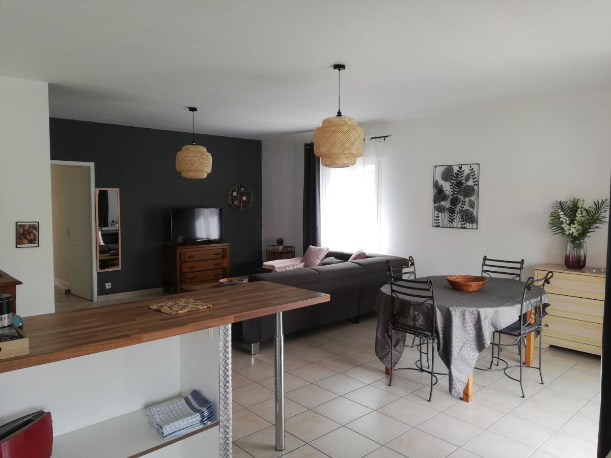 Superbe Appartement De 90M2 A Uzes Super Equipe Avec Garage Et Grand Parking Privatif Exterior photo