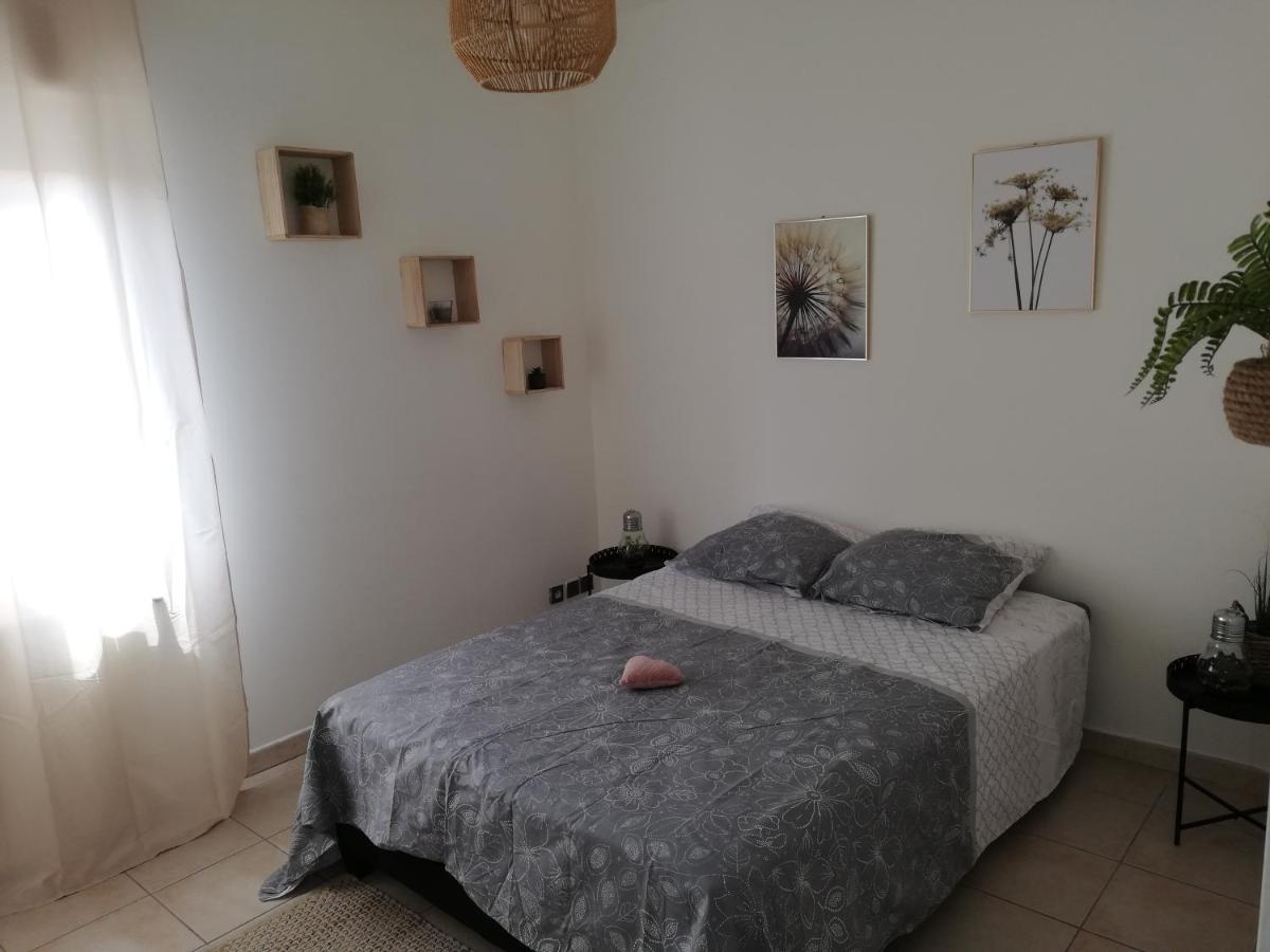 Superbe Appartement De 90M2 A Uzes Super Equipe Avec Garage Et Grand Parking Privatif Exterior photo